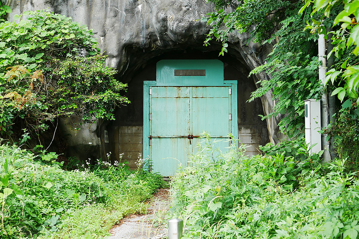扉で封鎖された間島側の坑口